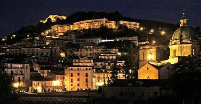 Palazzo Lupinacci - Dimora Storica Bed And Breakfast Cosenza Exterior photo